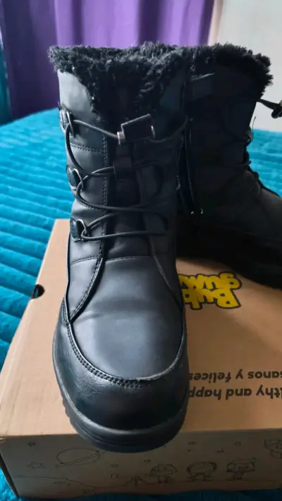 Botas de invierno negras con forro de piel sintética - miniatura 2