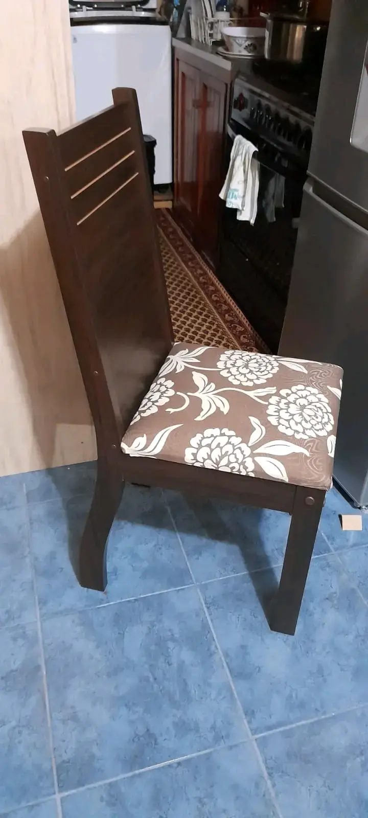 Mesa de comedor cuadrada con 8 sillas de madera - 3