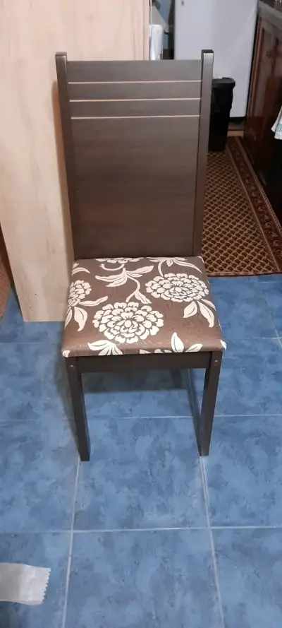 Mesa de comedor cuadrada con 8 sillas de madera - miniatura 4