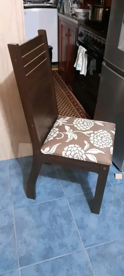 Mesa de comedor cuadrada con 8 sillas de madera - miniatura 3