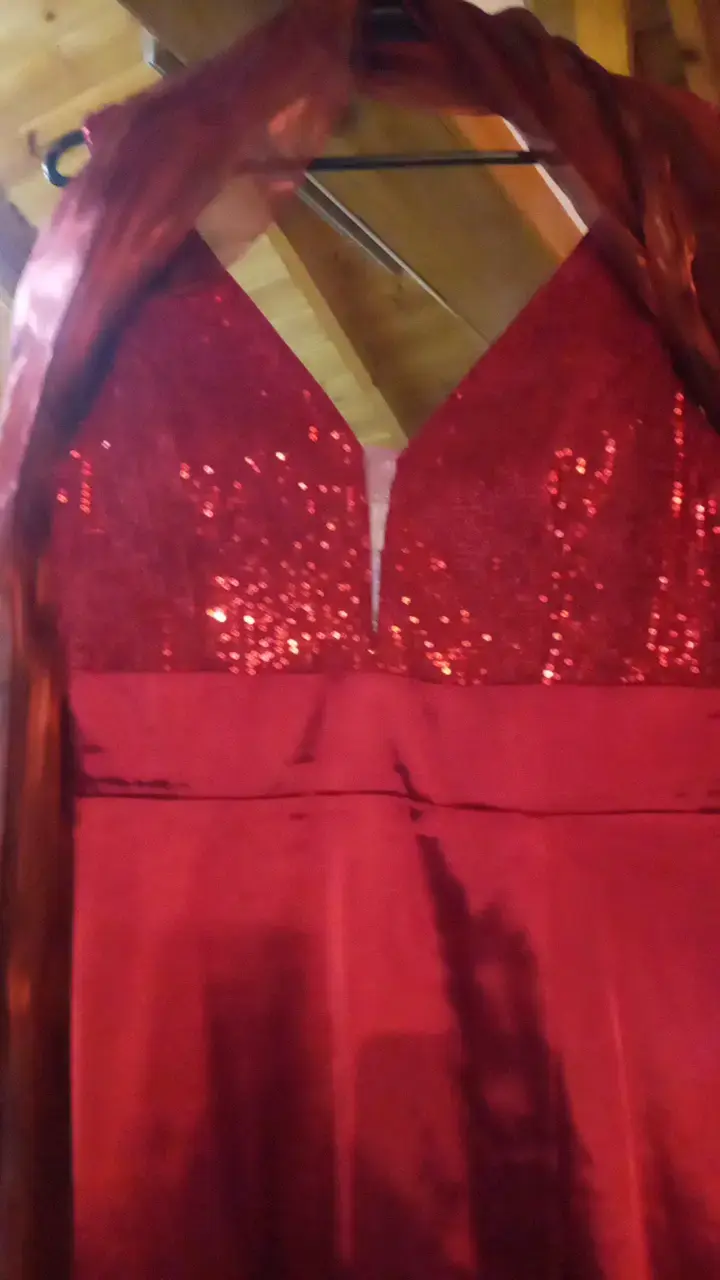 Vestido largo rojo con lentejuelas - 3