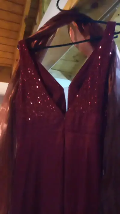 Vestido largo rojo con lentejuelas - miniatura 4