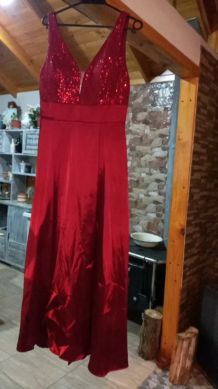 Vestido largo rojo con lentejuelas - 1