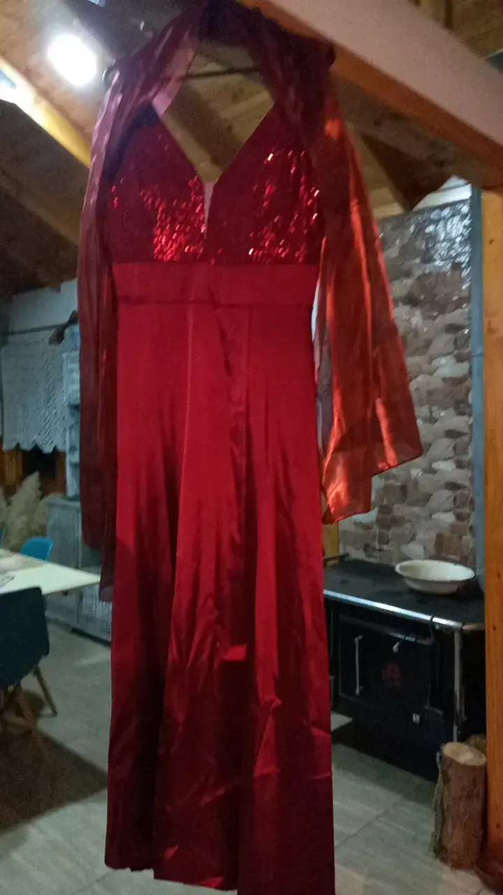 Vestido largo rojo con lentejuelas - 2