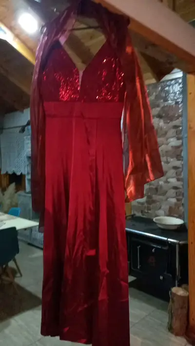 Vestido largo rojo con lentejuelas - miniatura 2
