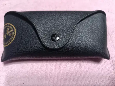 Estuche de gafas Ray-Ban con paño de limpieza - miniatura 3