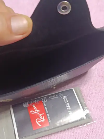 Estuche de gafas Ray-Ban con paño de limpieza - miniatura 5