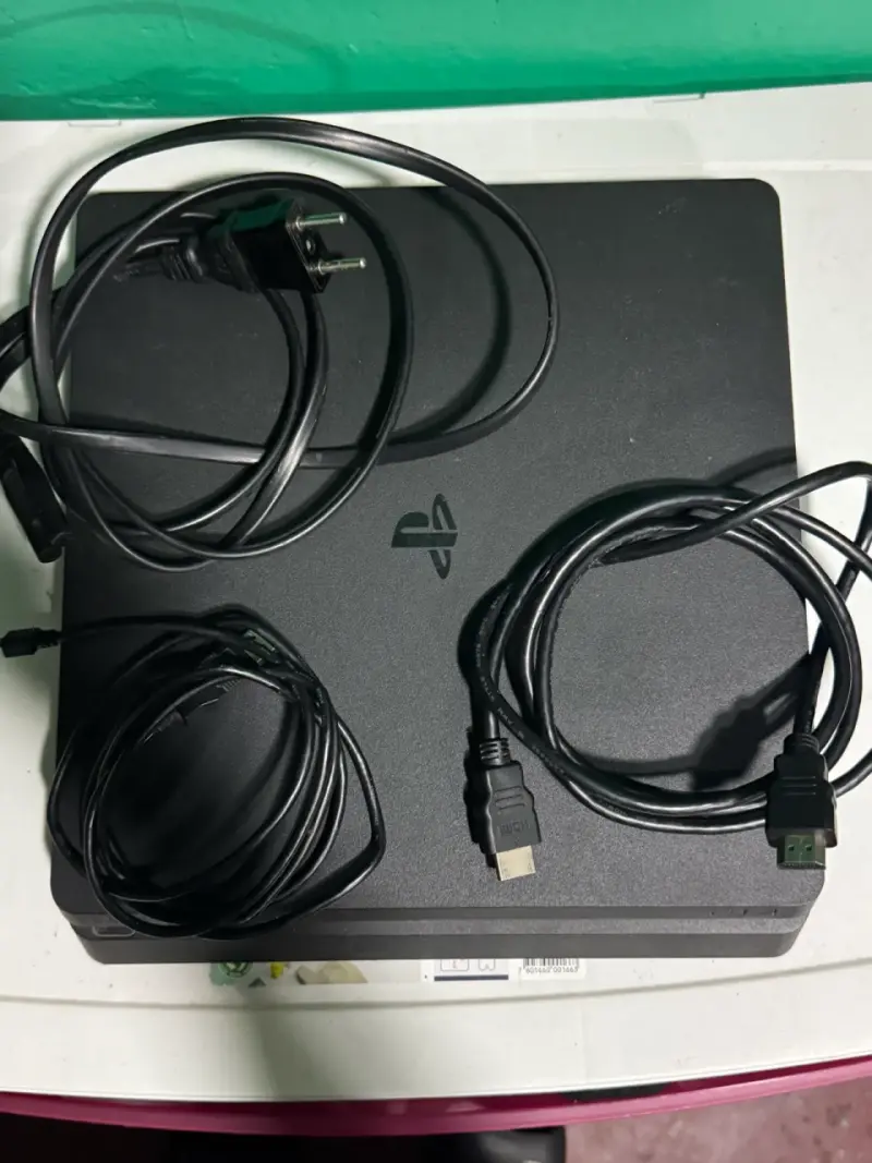Consola PlayStation 4 con juegos incluidos - 1