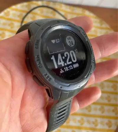 Reloj inteligente deportivo Garmin Instinct - miniatura 1