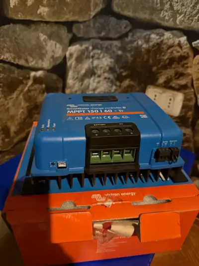 Controlador de carga solar Victron Energy MPPT 150/60 - miniatura 1