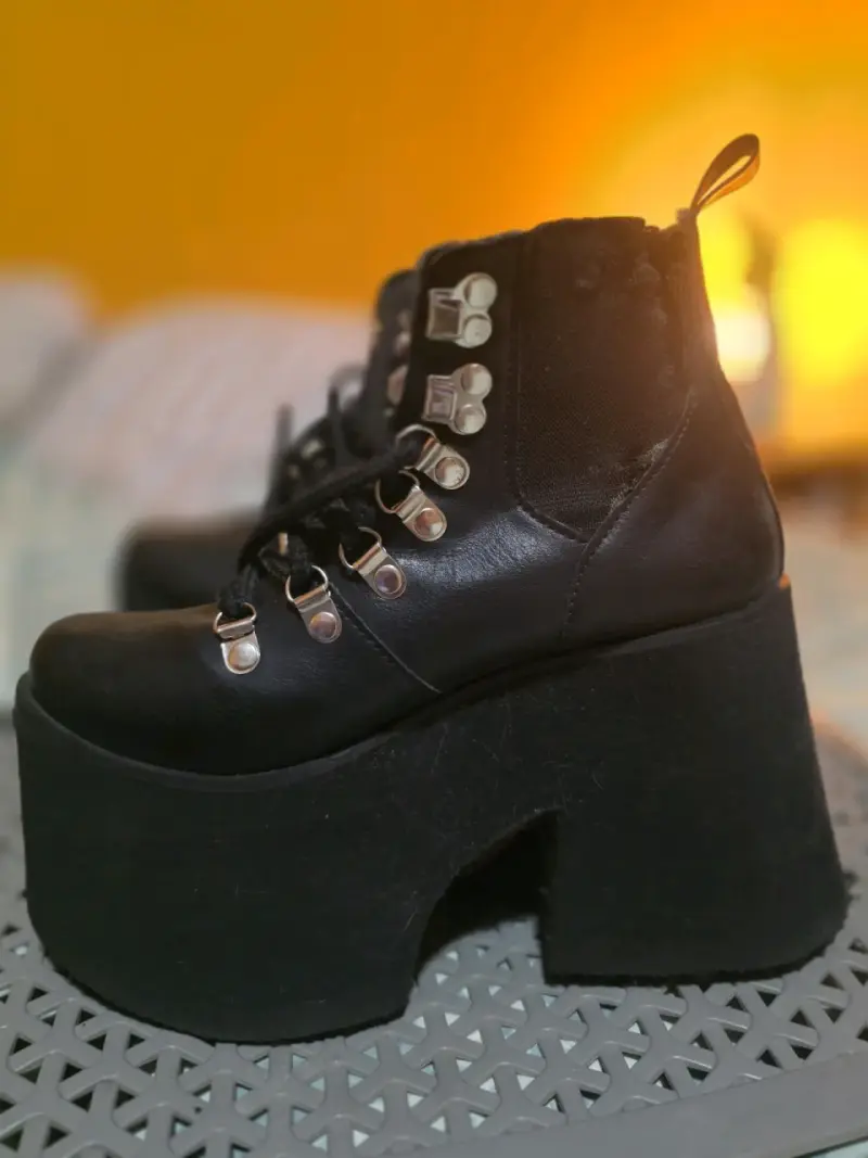 Botines de Plataforma Negros con Cordones - 1