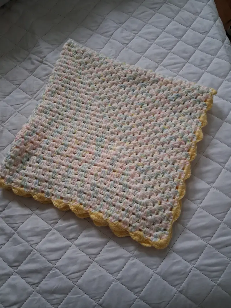 Manta de bebé tejida a crochet suave y delicada - 2
