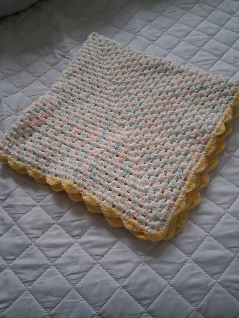 Manta de bebé tejida a crochet suave y delicada - 3