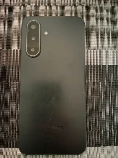 Samsung Galaxy A17 5G en buen estado - miniatura 3