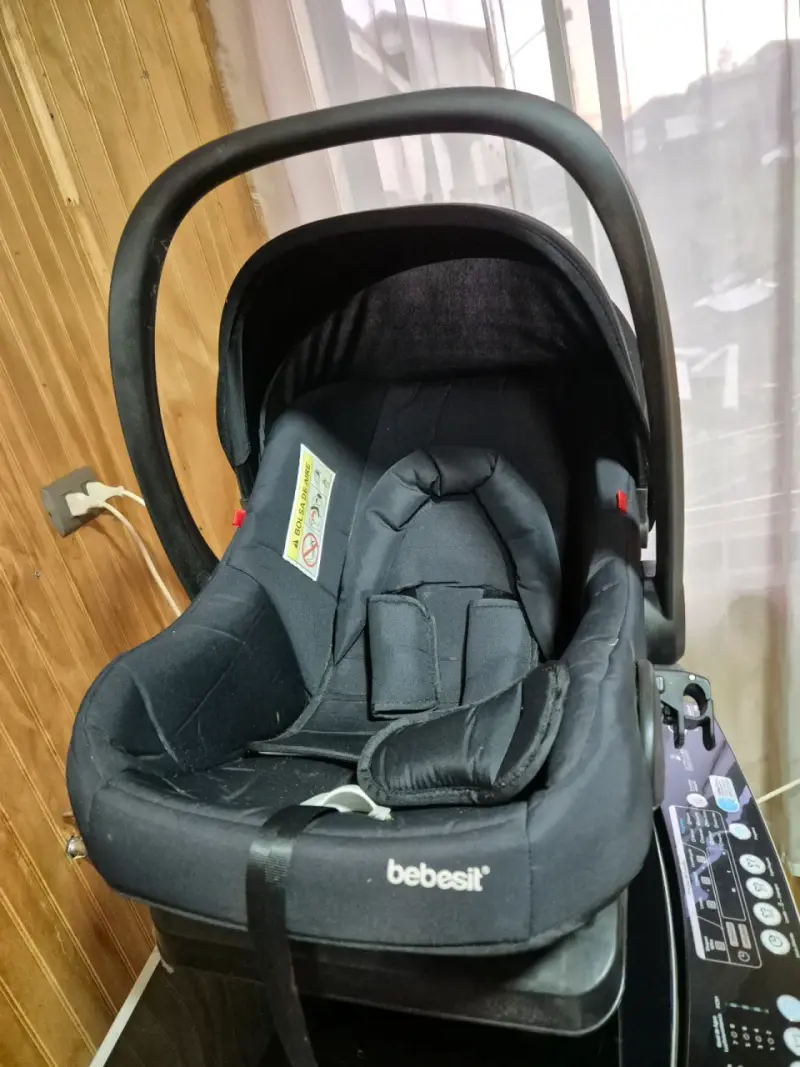 Silla de Auto Bebesit Negra para Bebé - 1