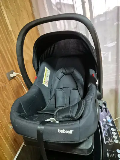 Silla de Auto Bebesit Negra para Bebé - miniatura 1