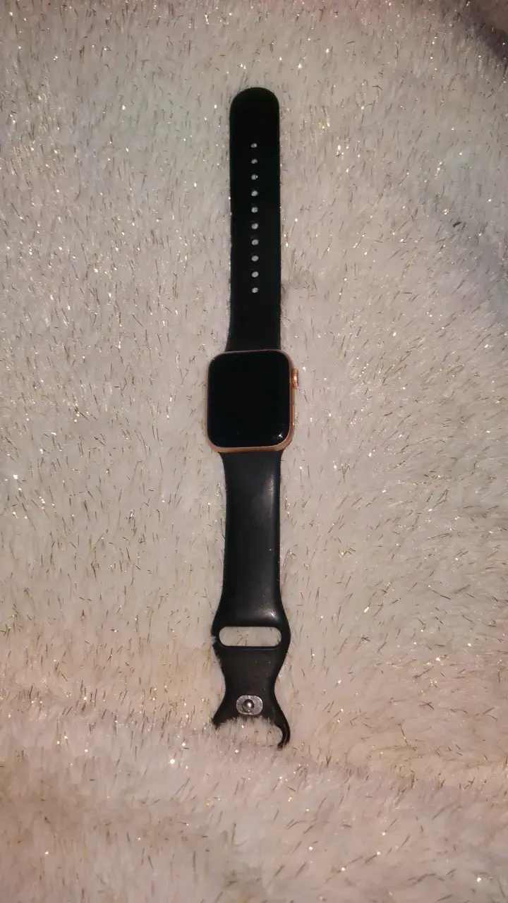 Apple Watch SE con correa negra - 1