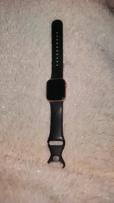 Apple Watch SE con correa negra - miniatura 1