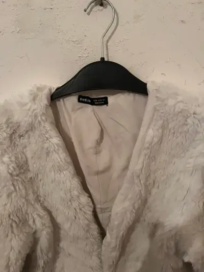 Chaqueta de Peluche Blanca Shein Talla M - miniatura 3