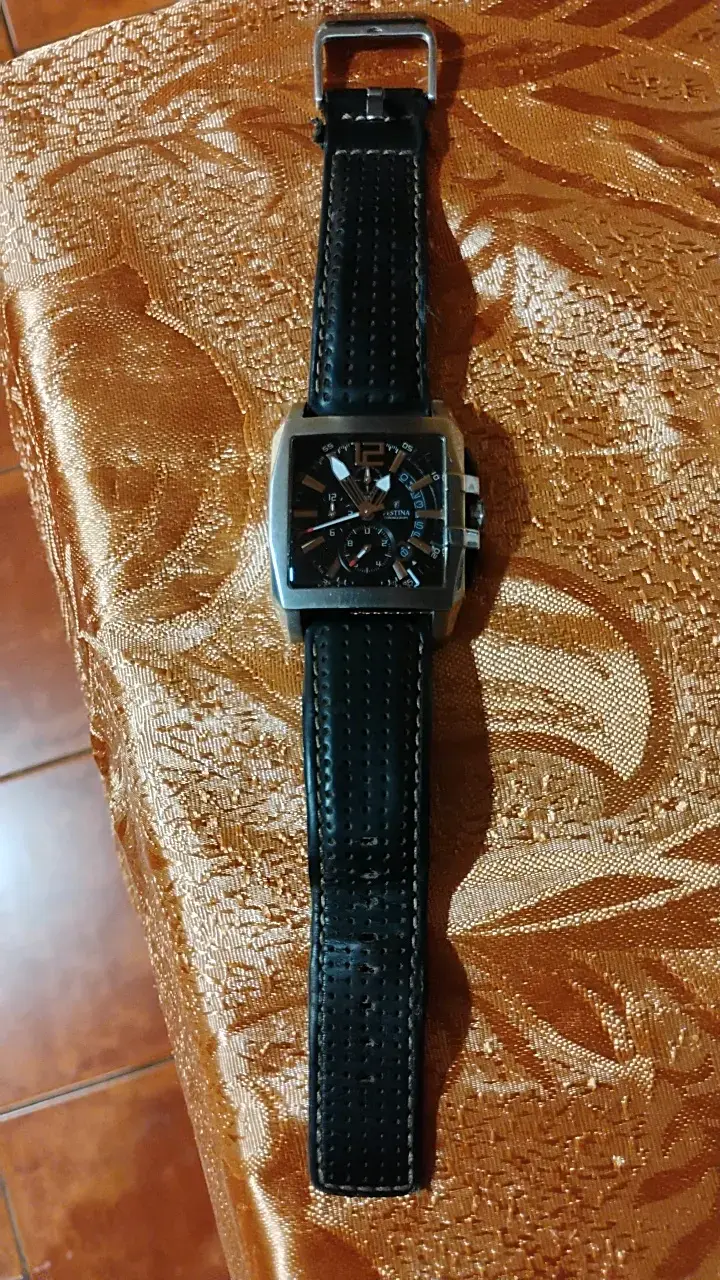 Reloj Festina cuadrado negro con correa de cuero - 1