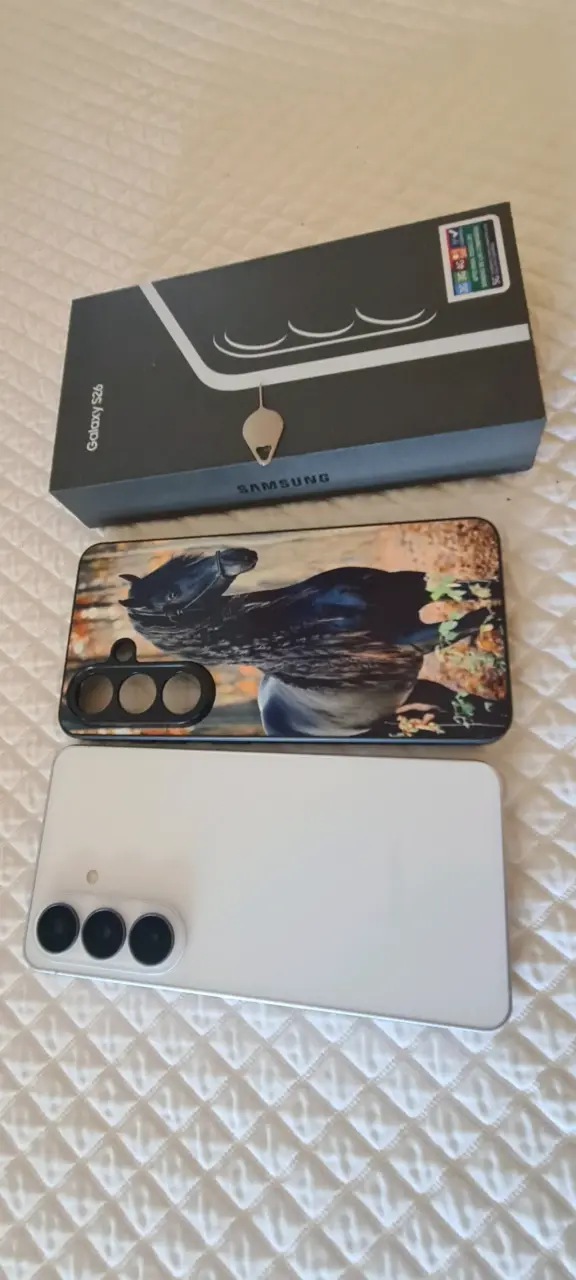 Smartphone Samsung Galaxy S26 con funda de caballo - 5