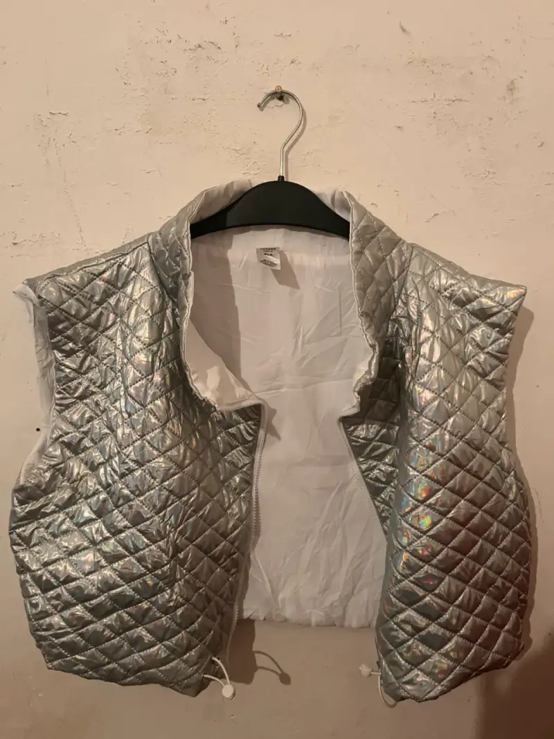 Chaleco plateado acolchado sin mangas para mujer - 1