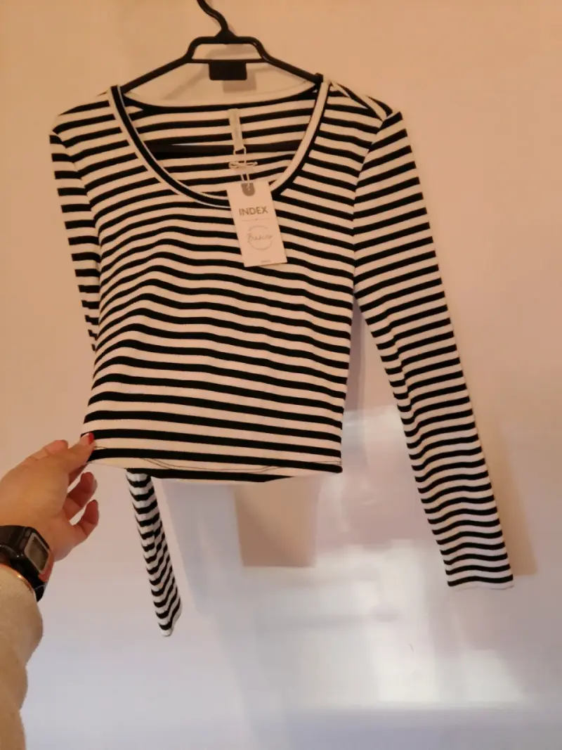 Polera de rayas blancas y negras Index - 2
