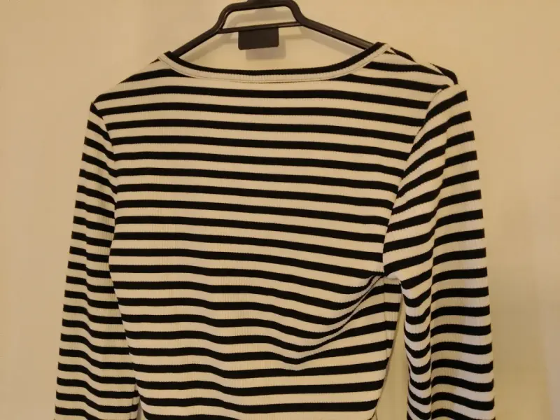 Polera de rayas blancas y negras Index - 5