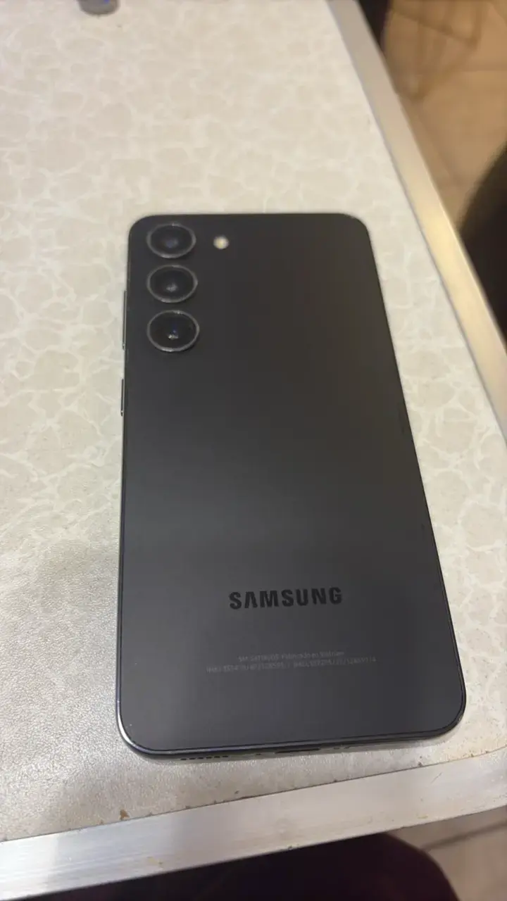 Smartphone Samsung Galaxy S23 en buen estado - 2