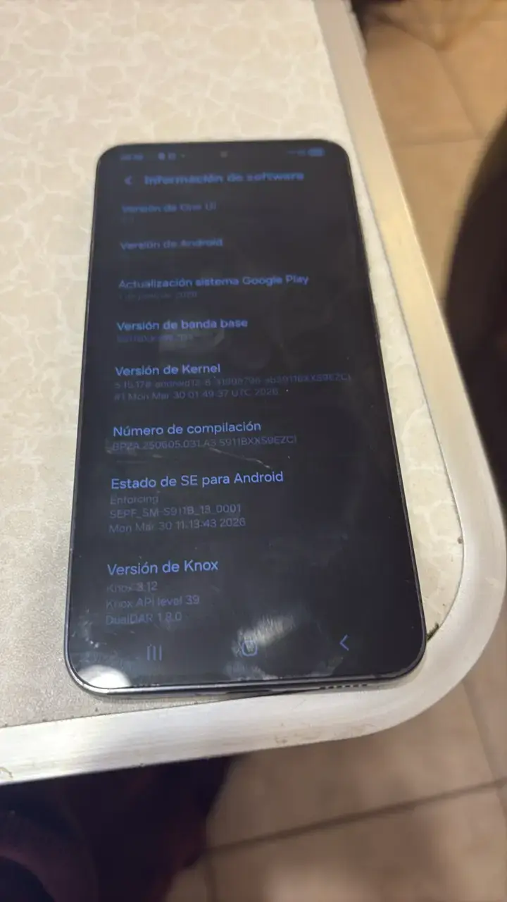 Smartphone Samsung Galaxy S23 en buen estado - 3