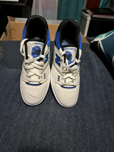 Zapatillas deportivas New Balance 550 blancas y azules - miniatura 1