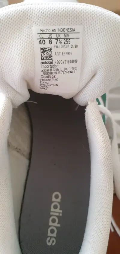 Zapatillas Adidas blancas con detalles verdes - miniatura 3