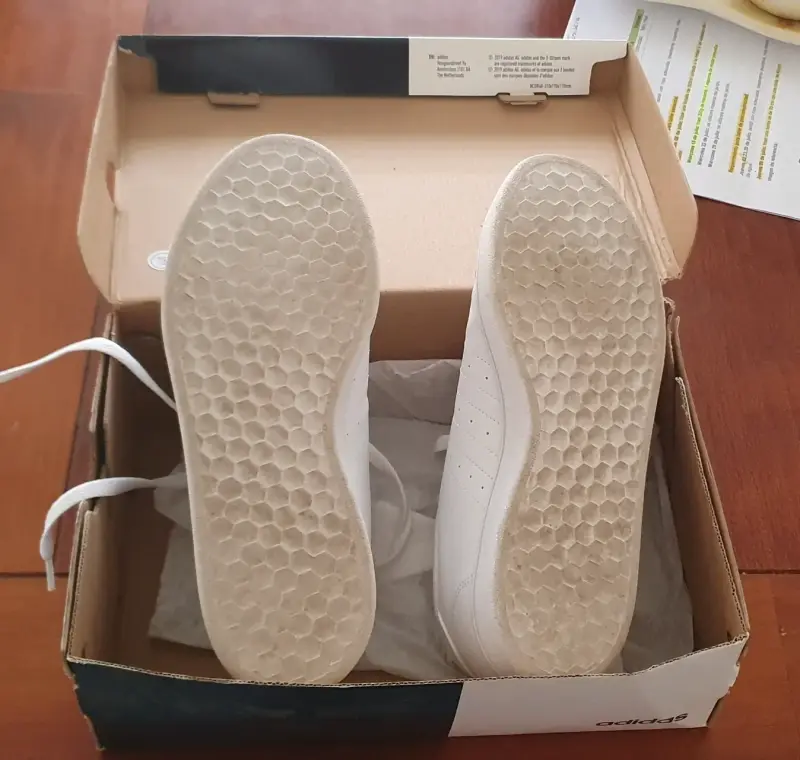 Zapatillas Adidas blancas con detalles verdes - 4