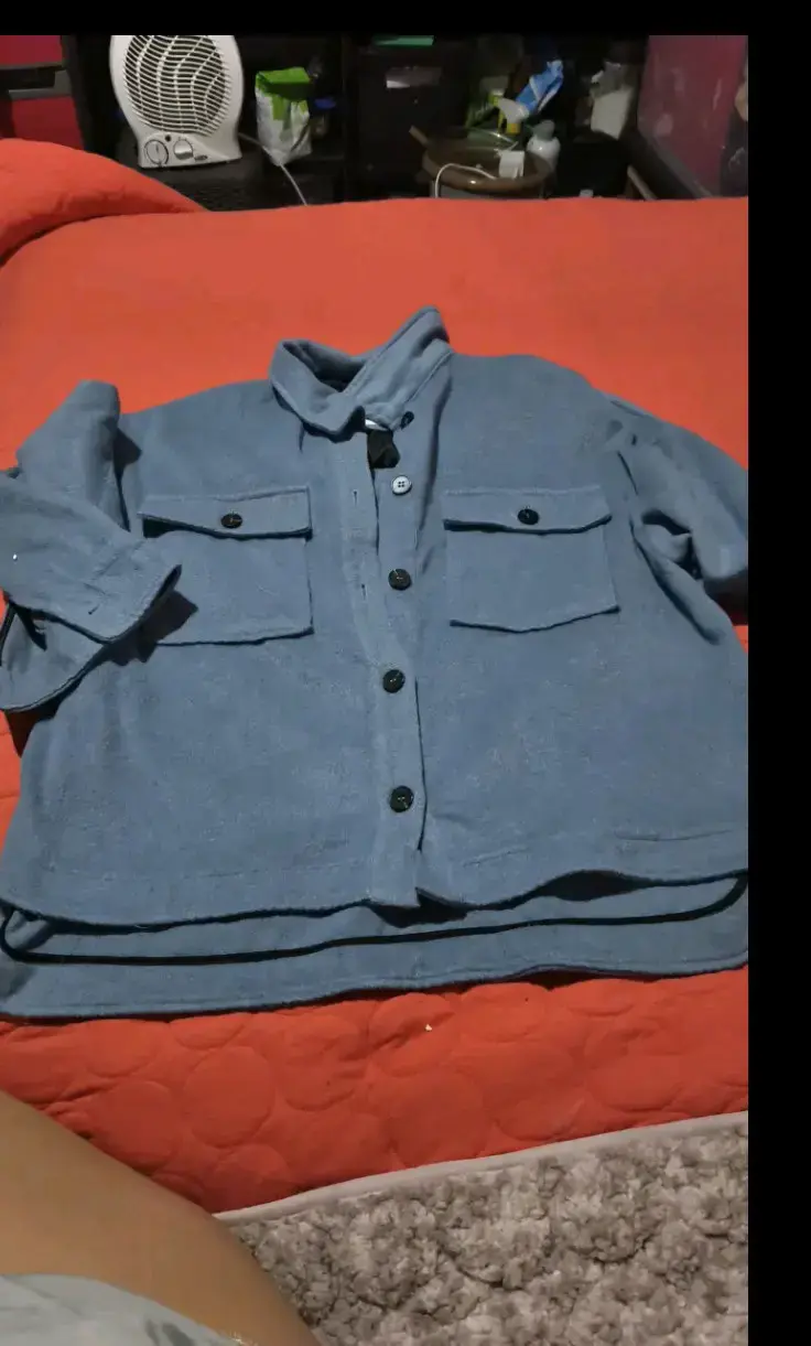 Chaqueta de lana azul con bolsillos