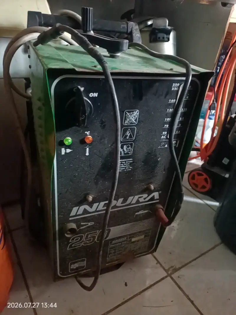 Soldadora Indura 250 amperios usada - 1