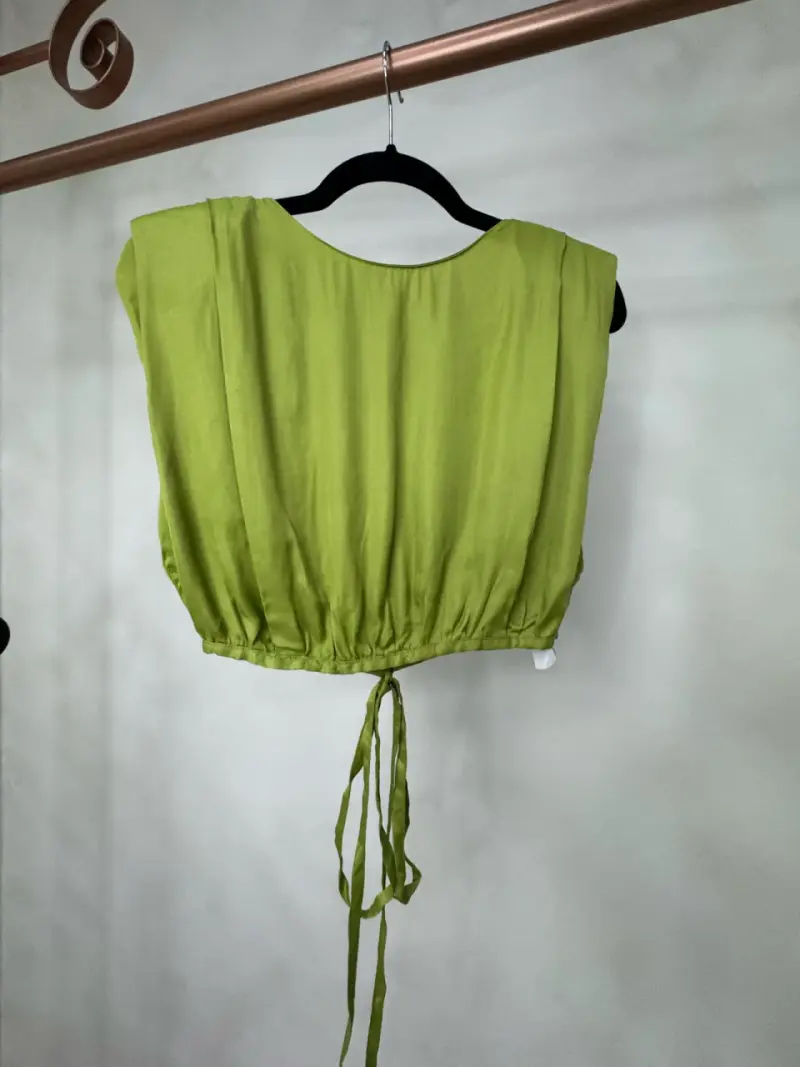 Top verde sin mangas con ajuste trasero - 1