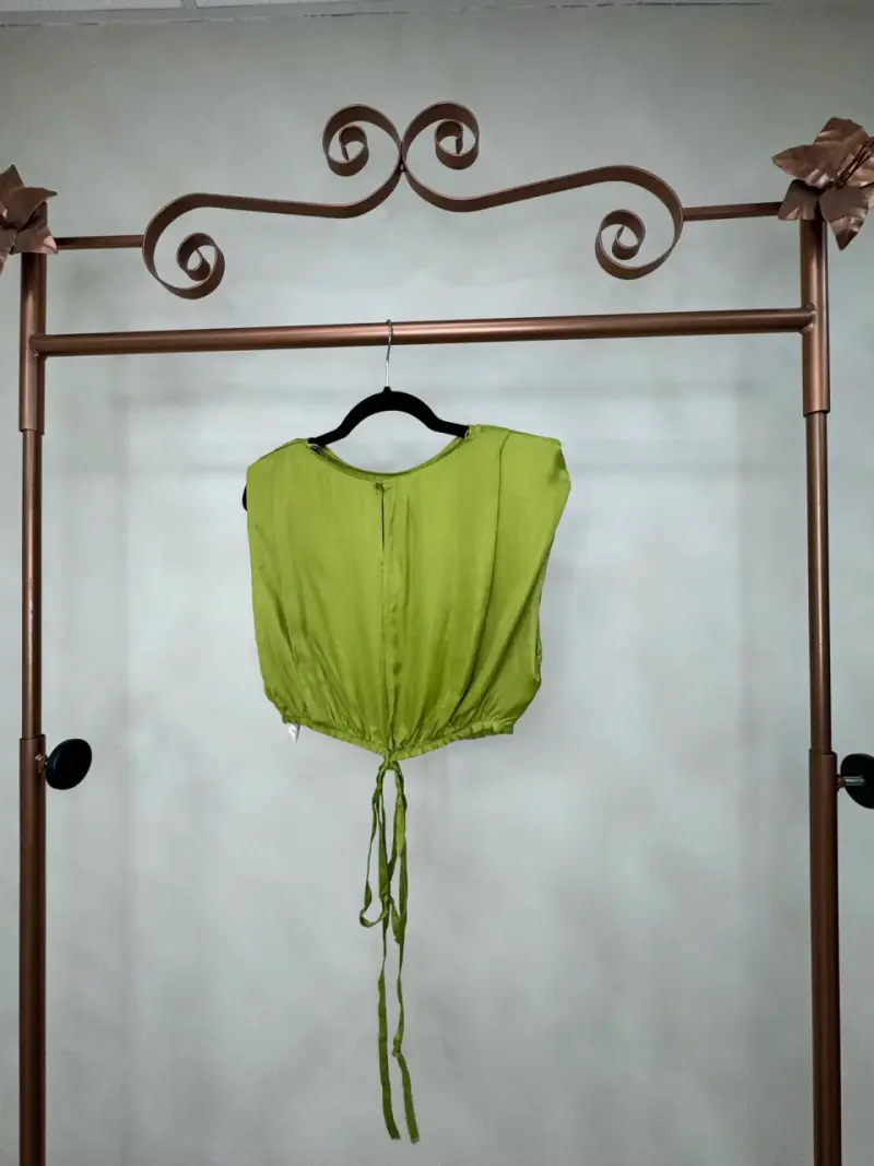 Top verde sin mangas con ajuste trasero - 2