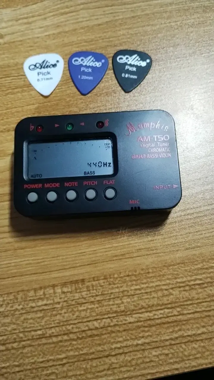 Afinador digital Memphis AMT-150 para guitarra y bajo - 3