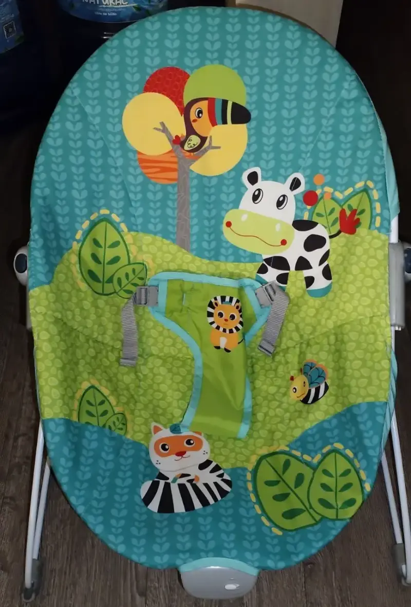Silla mecedora para bebé con diseño animal