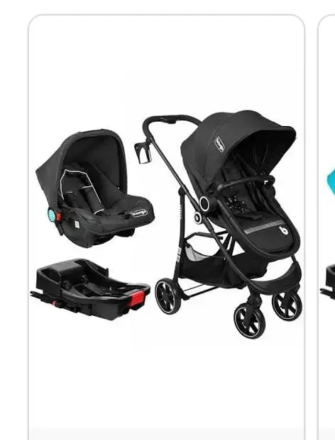 Coche de bebé con silla de auto negro.