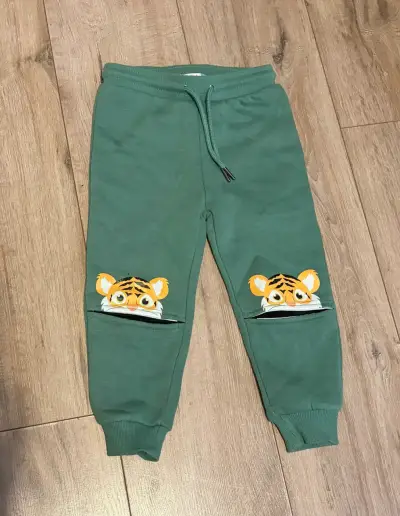 Pantalón buzo verde niños con diseño de tigre - miniatura 1