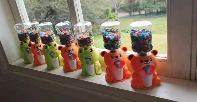 Dispensador de dulces con diseño de animales