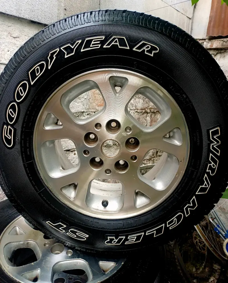 Llanta aro 16 con neumatico Goodyear ST 225/75R16 - 1