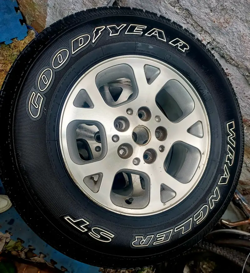 Llanta aro 16 con neumatico Goodyear ST 225/75R16 - 5