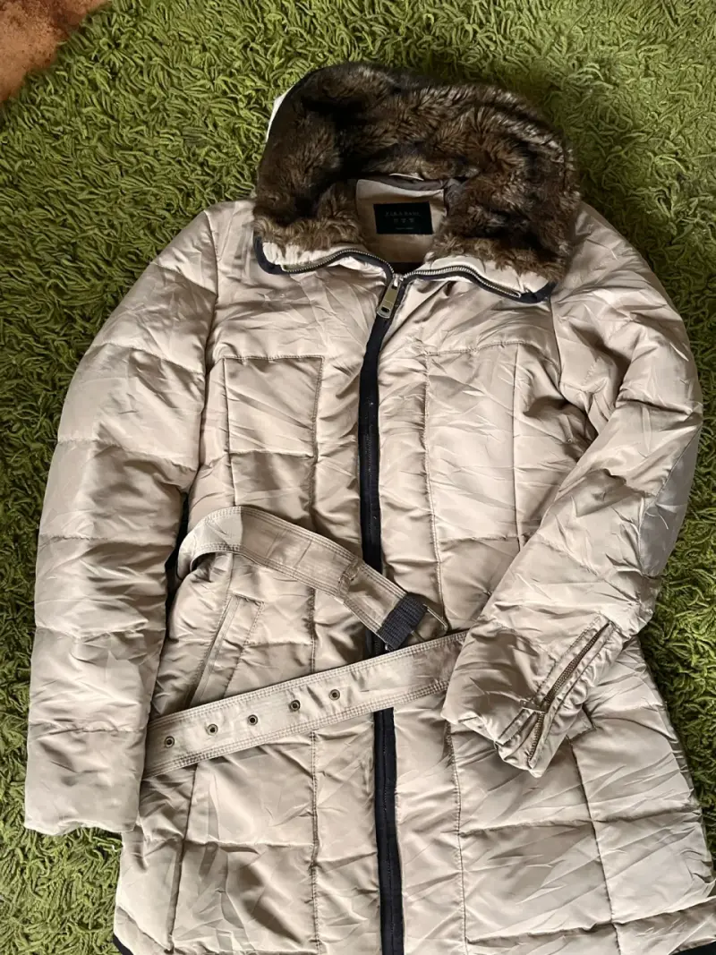 Abrigo Zara Basic con capucha de piel sintética - 2