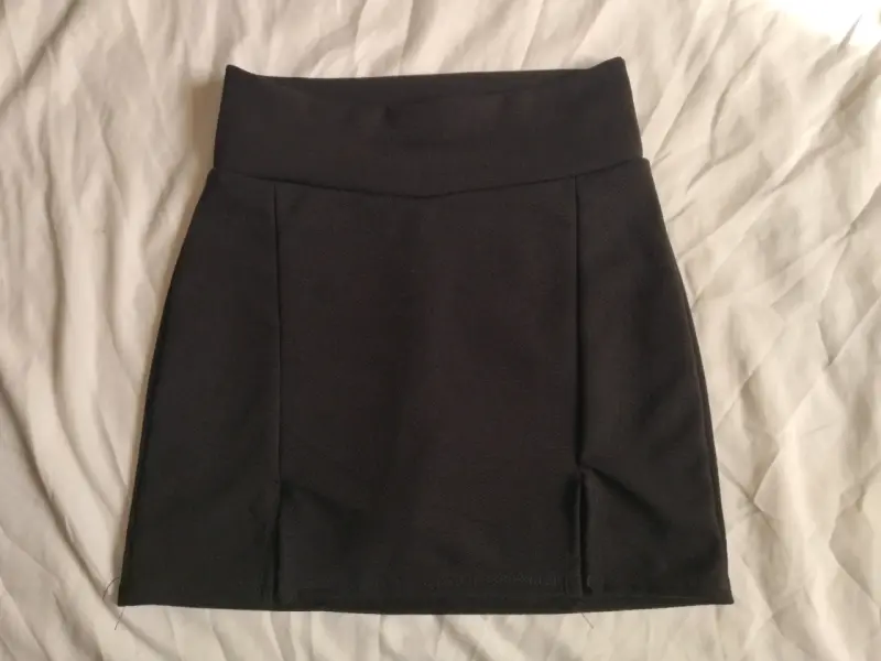 Falda corta negra para mujer - 1