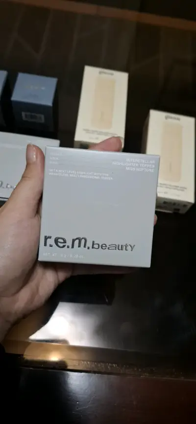 Iluminador Interstellar Miss Neptune de R.E.M. Beauty - miniatura 1