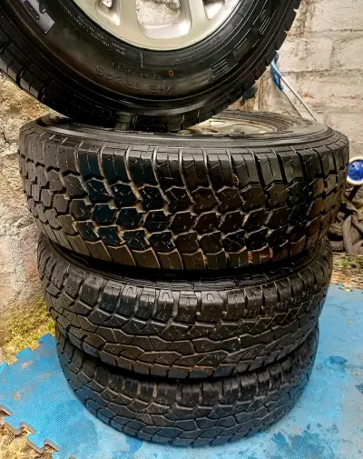 Juego de 4 llantas con neumáticos LT245/75R16 - miniatura 2