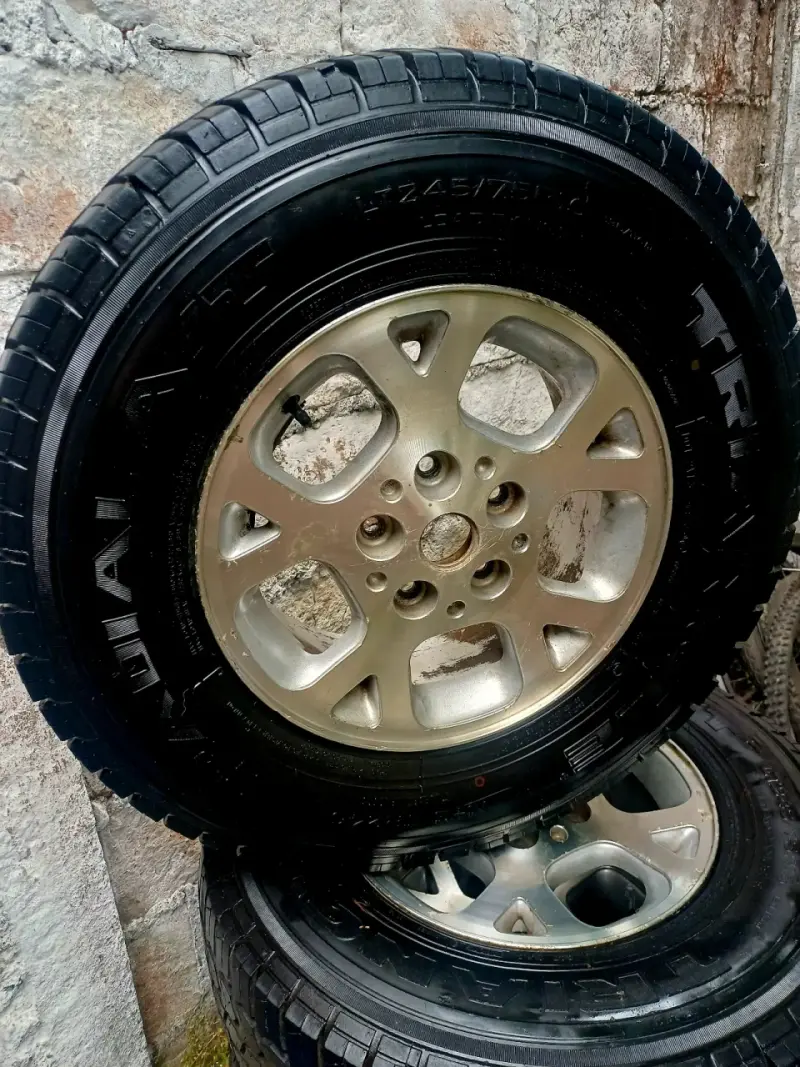 Juego de 4 llantas con neumáticos LT245/75R16 - 3