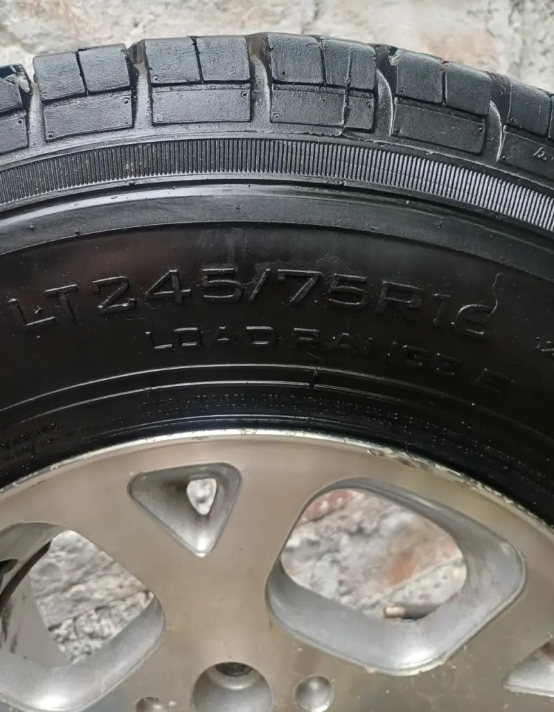 Juego de 4 llantas con neumáticos LT245/75R16 - 4